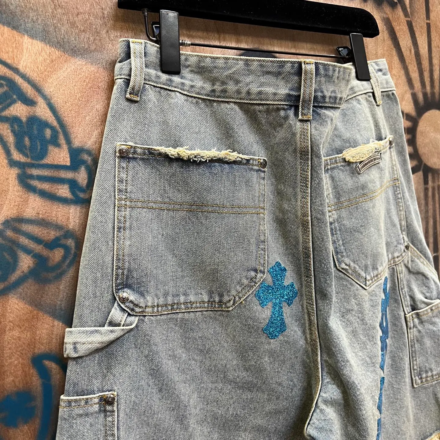 P520 chrome hearts limited series new city limited jeans Chrome Hearts city limited denim shorts vintage levis American made 501 505 517 base version remake Levis American made 501 base version imported sheepskin 925 silver remake Customers provide waist and pants length or height and weight. The studio will select the most suitable base version for you to remake. There are many people doing remakes in the market. Don’t belittle or comment. The difference is visible to the naked eye. See and compare for yourself #CHROME HEARTS Unisex style